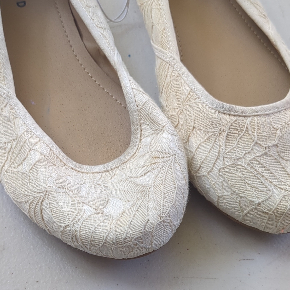 Torrid Cream Lace Flats Elegant Design - Picture 2 of 5